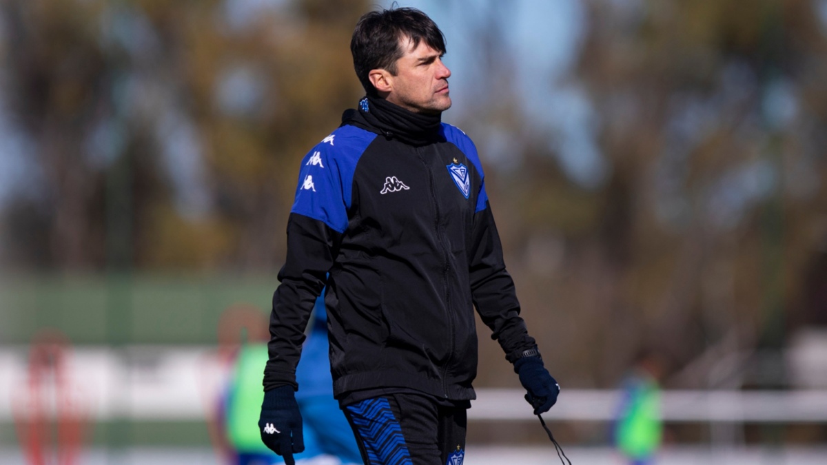 Alexander Medina durante su paso como DT de Vlez