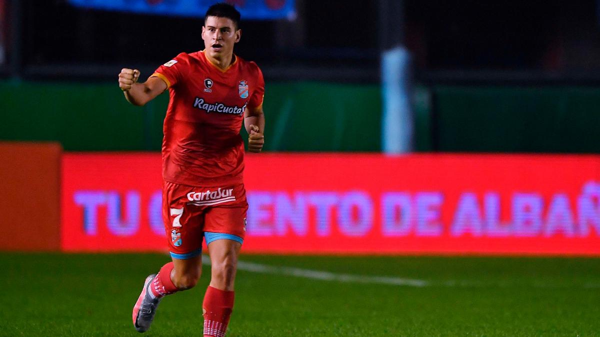 Pons festeja el tanto del equipo de Sarand Foto Maximiliano Luna