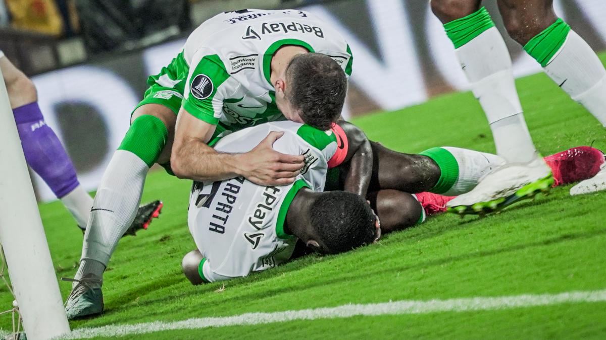 El festejo de gol accidentado de Cristian Zapata en Atltico Nacional Foto Twitter nacionaloficial