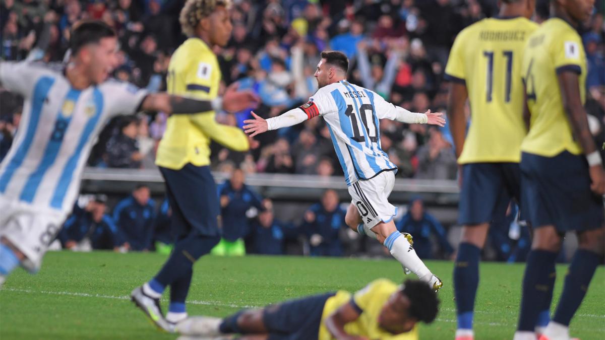 Festeje capitn Messi celebra tras su golazo ante los ecuatorianos Foto Julin lvarez