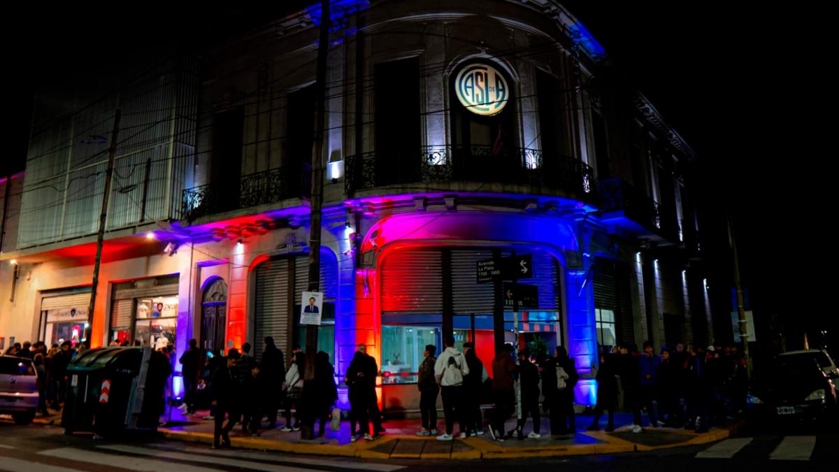 La Noche de los Museos se ti de azul y rojo Foto prensa 