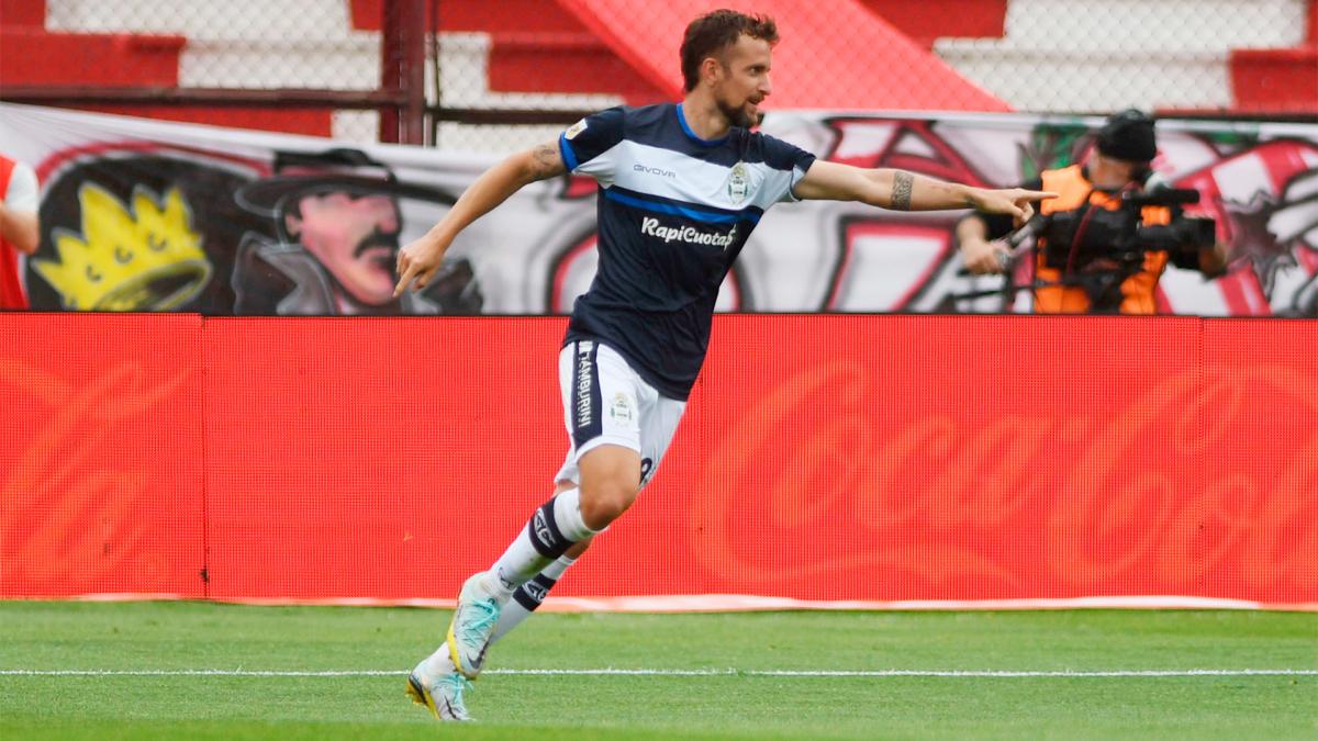 Nicols Colazo celebra el gol que le da la victoria al Lobo Foto Ral Ferrari