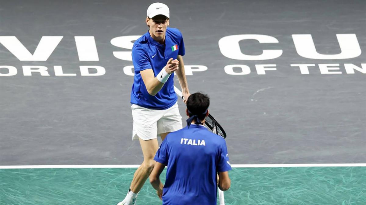 Los italianos Jannik Sinner y Lorenzo Sonego le dieron una victoria histrica a su pas Foto X DavisCup