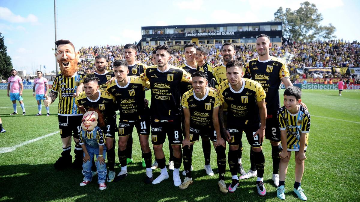 Almirante Brown que perdi la final por el primer ascenso ante Independiente Rivadavia de Mendoza busca la revancha frente a Ferro Foto Osvaldo Fantn